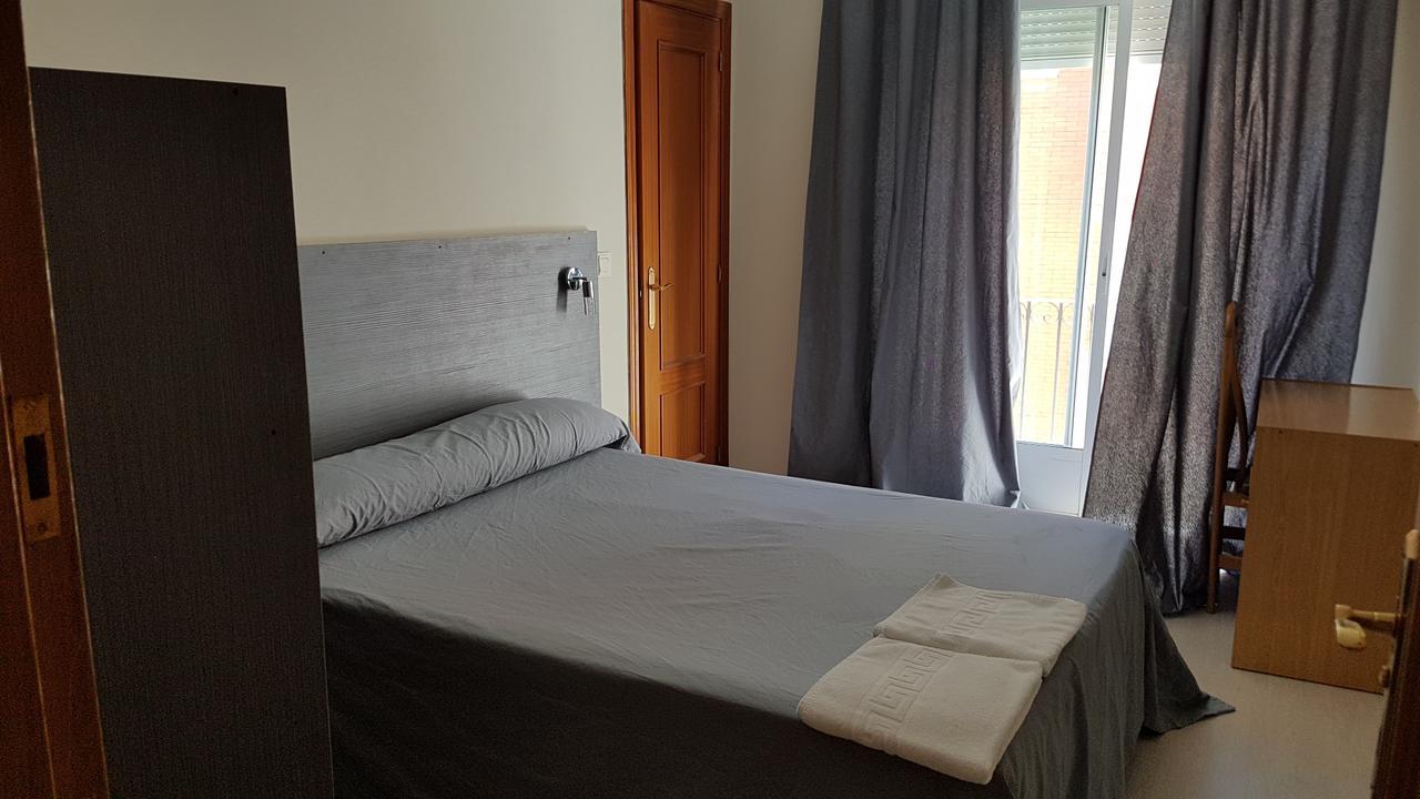 Hostal La Estacion Tarancon Ngoại thất bức ảnh